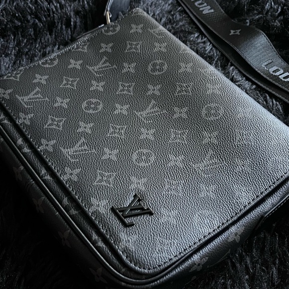 Louis Vuitton Black Monogram Messenger Bag - Picture 1 of 4